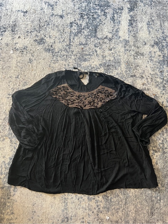 Suzanne Betro Tops - Suzanne Betro Black Blouse with Lace Yoke